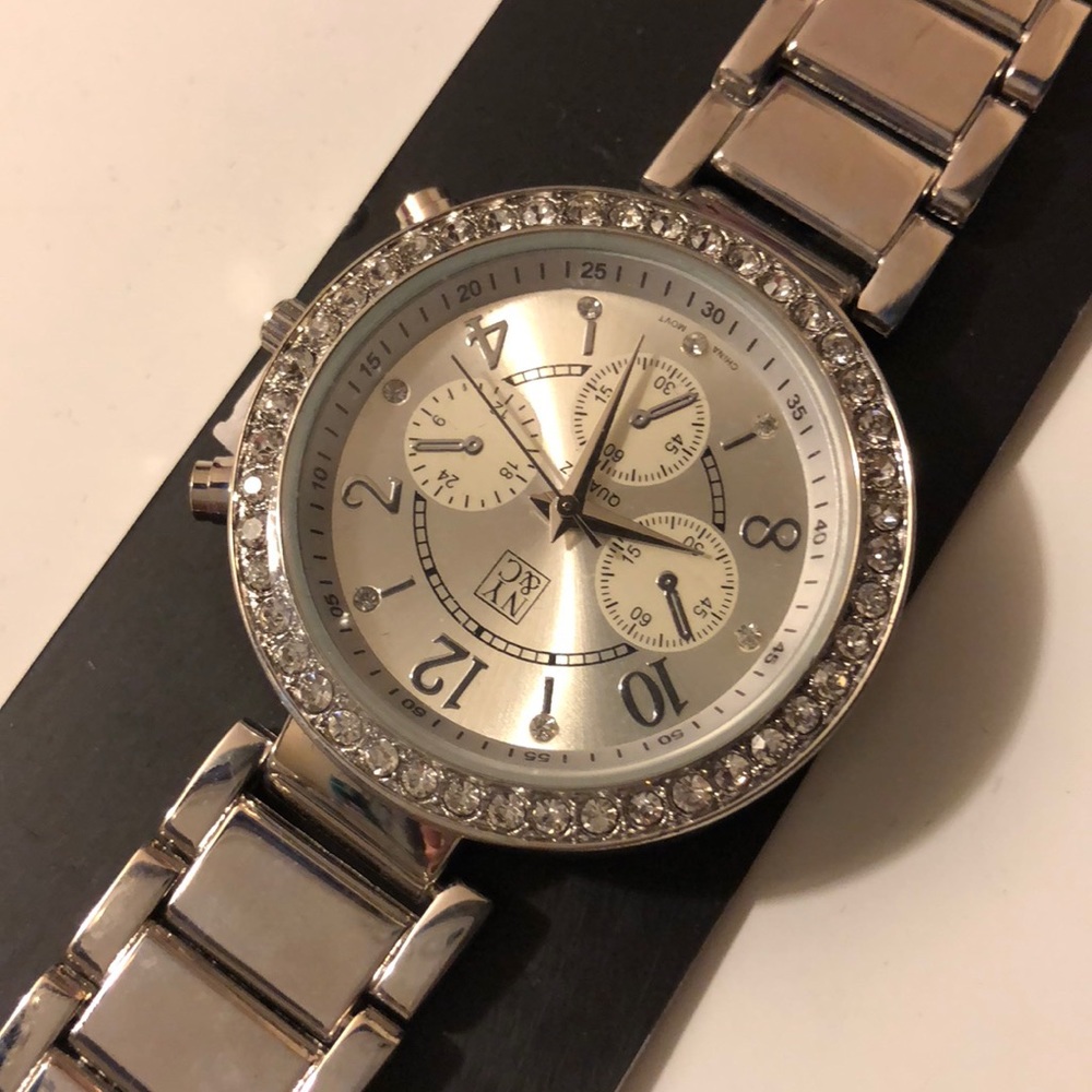 Watch - Picture 2 of 3